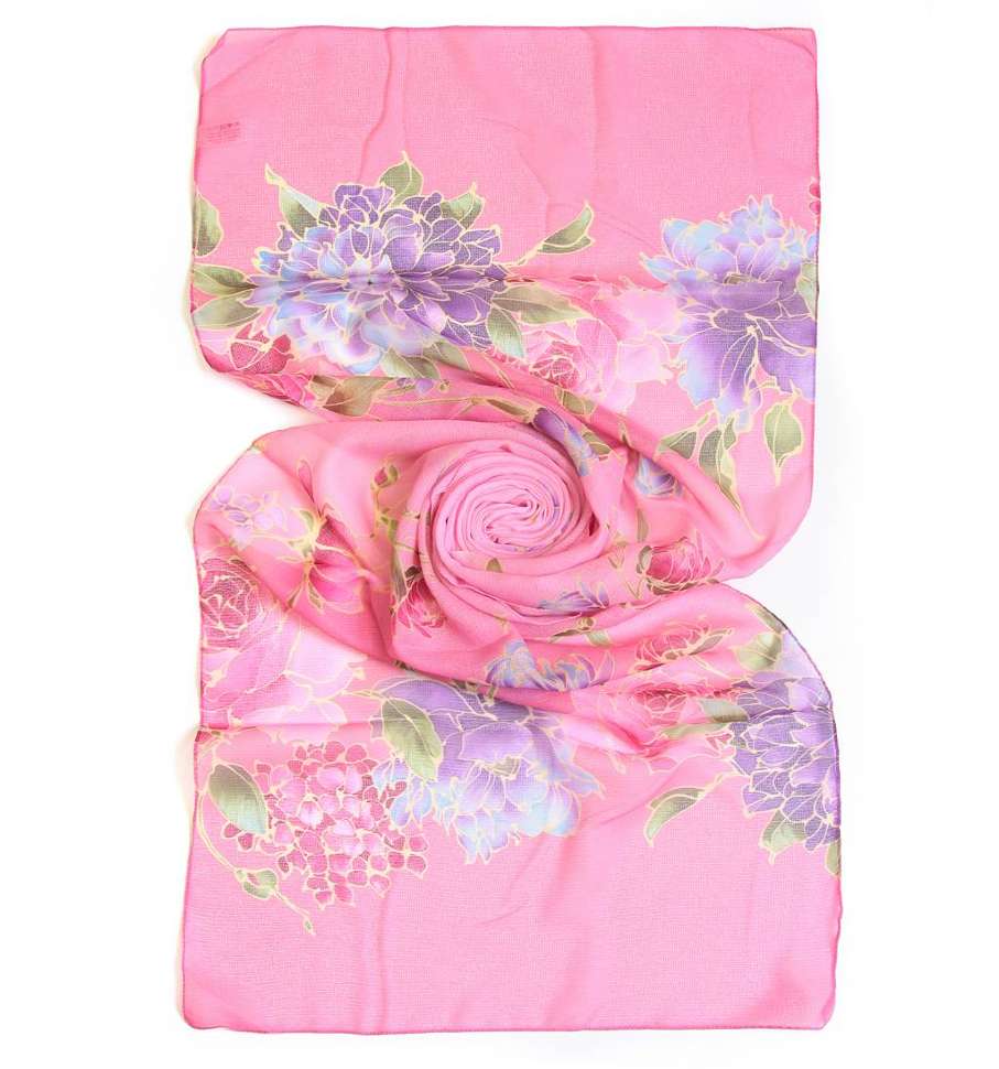 Песни розовый платочек. Шарф с цветочками. Нежно розовый платок. Платок нежный. Шарф женский розовый.